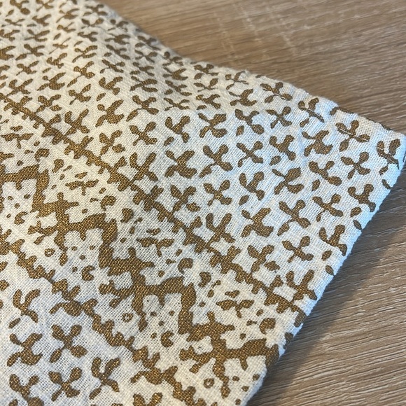 John Robshaw Geometric Metallic Gold and White Cotton Napkins - Set of 3 - Picture 2 of 6